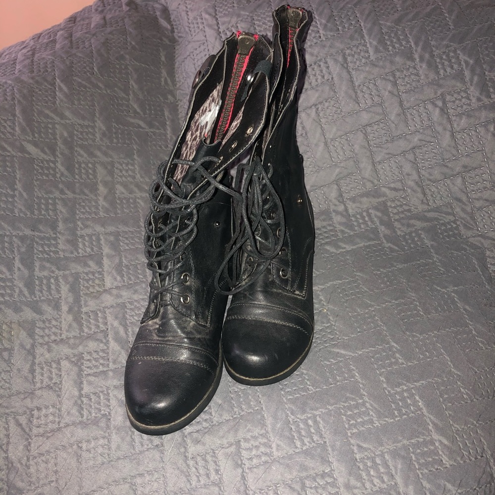Etc! Boots like new size-S-6-7